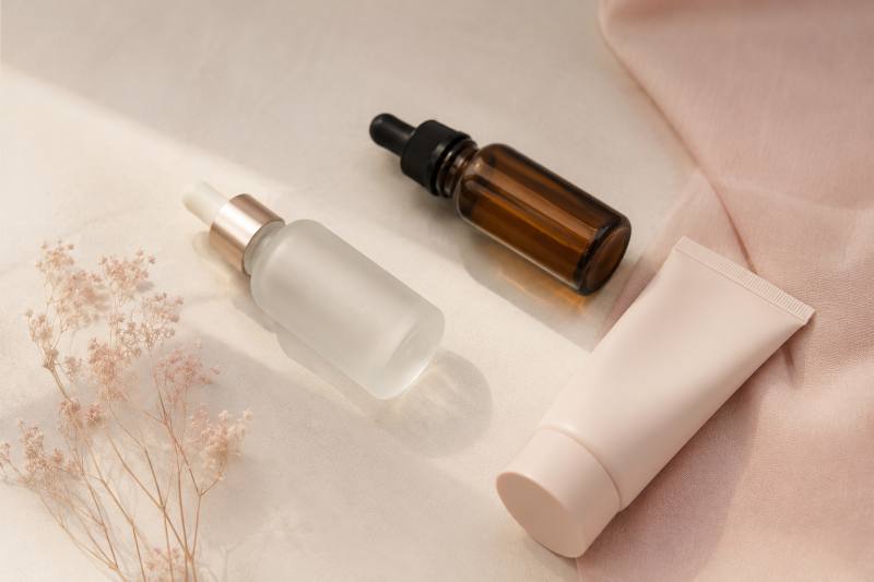 Skincare ingredients to avoid during pregnancy and breastfeeding