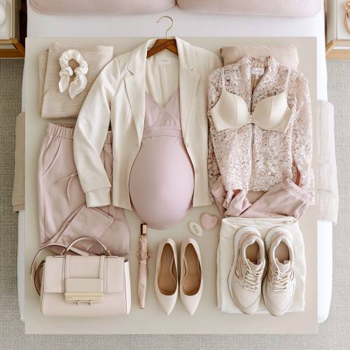 Maternity wardrobe checklist by trimester